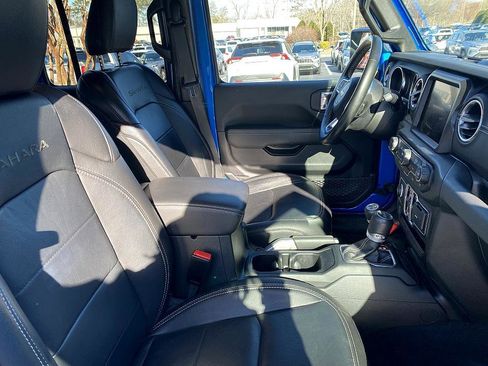 Used 2022 Jeep Wrangler Unlimited Sahara w/ Cold Weather Group image 19