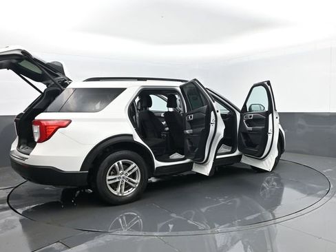 Used 2022 Ford Explorer XLT image 31