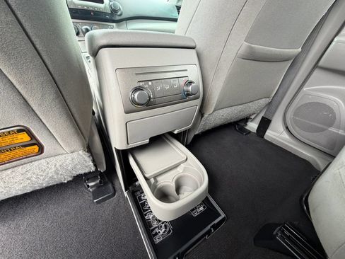 Used 2012 Toyota Highlander FWD w/ Tech Pkg image 27