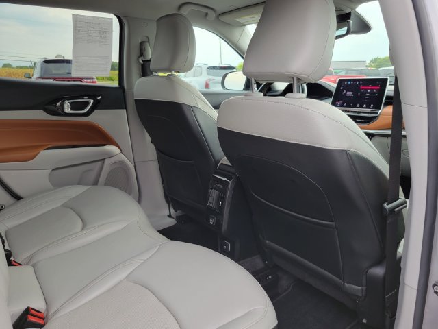 Used 2022 Jeep Compass Limited AWD/4WD image 30