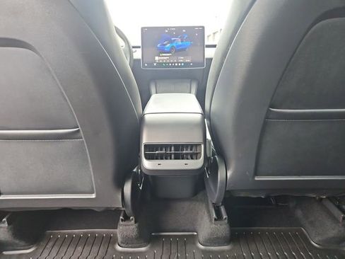 Used 2023 Tesla Model Y Long Range image 21