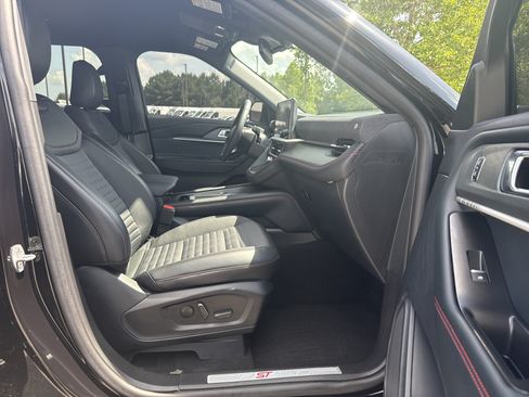 Used 2025 Ford Explorer ST-Line w/ Premium Package RWD image 14