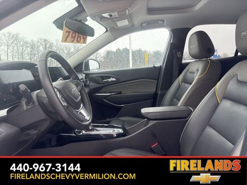 Used 2025 Chevrolet Trax ACTIV w/ Sunroof Package image 10