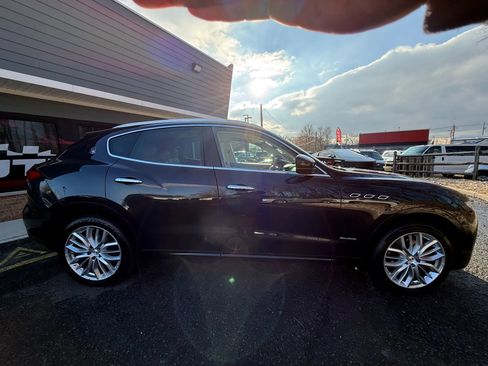 Used 2019 Maserati Levante GranLusso image 7