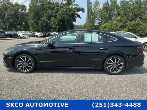 Used 2023 Hyundai Sonata Limited w/ Preferred Accessory Package FWD image 2