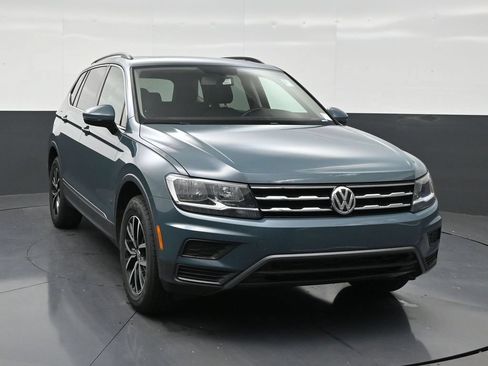 Used 2021 Volkswagen Tiguan SE w/ Panoramic Sunroof Package FWD image 7
