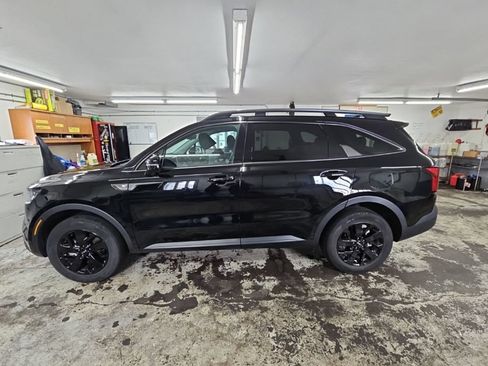 Used 2023 Kia Sorento S w/ Panoramic Sunroof Package AWD/4WD image 3