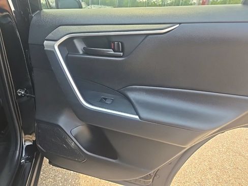 Used 2020 Toyota RAV4 LE w/ All Weather Liner Package AWD/4WD image 28