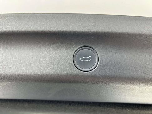 Used 2021 Tesla Model Y Long Range AWD/4WD image 15