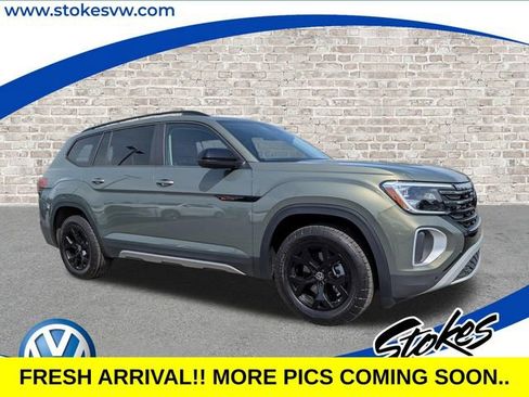Certified 2025 Volkswagen Atlas Peak Edition SE AWD/4WD image 1