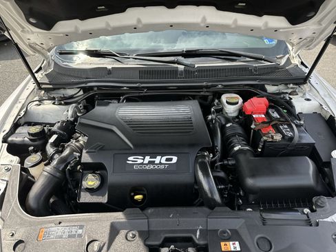 Used 2018 Ford Taurus SHO AWD/4WD image 29