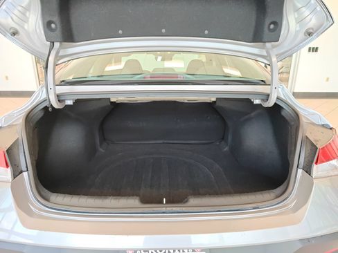 Used 2024 Hyundai Elantra SEL FWD image 12