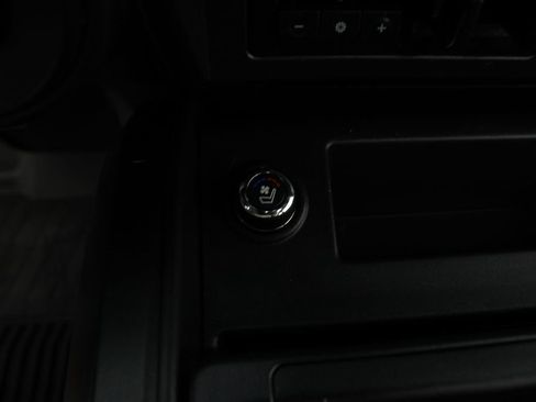 Used 2024 Nissan Titan PRO-4X w/ Pro-4x Convenience Package AWD/4WD image 8