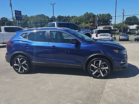 Used 2022 Nissan Rogue Sport SL image 2