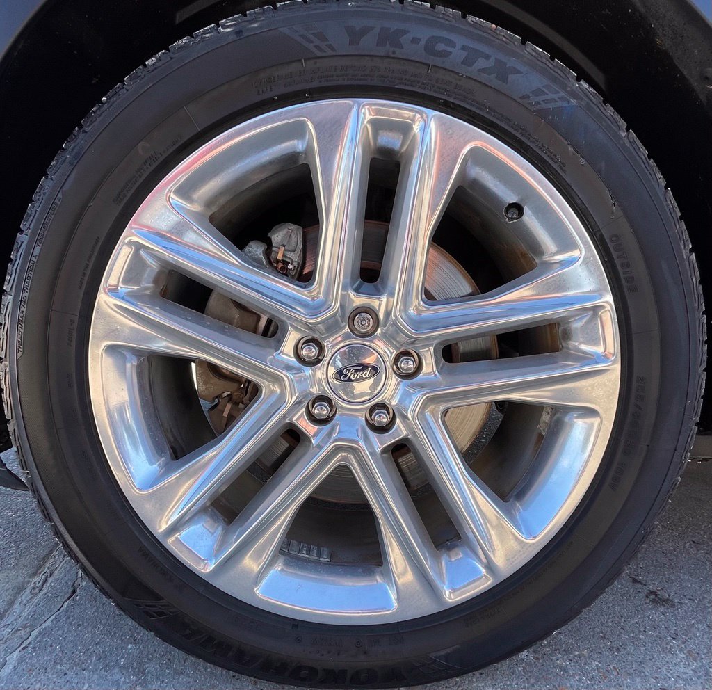 Used 2017 Ford Explorer XLT w/ Equipment Group 202A FWD image 10