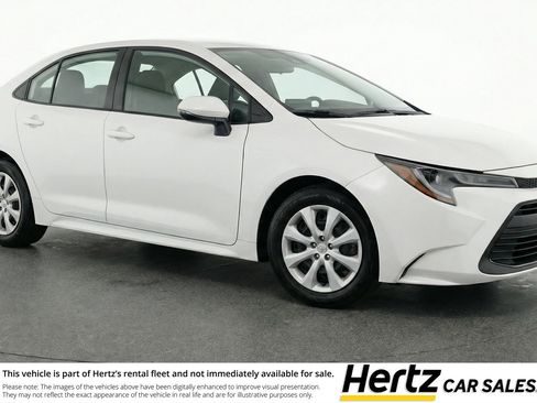 Used 2025 Toyota Corolla LE FWD image 1