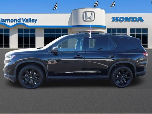 Certified 2025 Honda Pilot Black Edition image 9