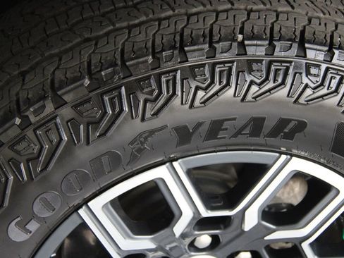 Used 2023 Chevrolet Colorado Z71 w/ Advanced Trailering Package image 34