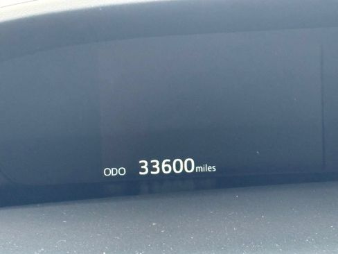 Used 2019 Toyota Prius XLE AWD/4WD image 6