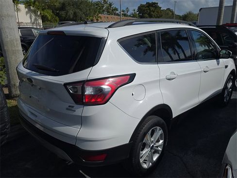 Used 2018 Ford Escape SE image 4