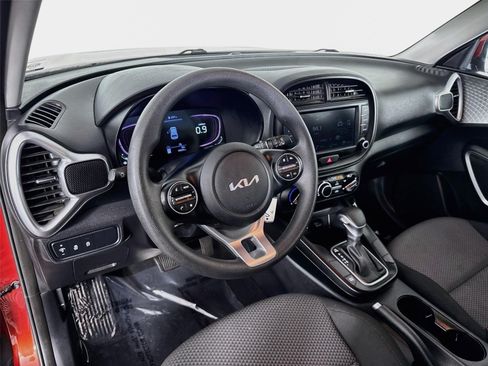Used 2024 Kia Soul LX w/ Option Group 015 FWD image 10