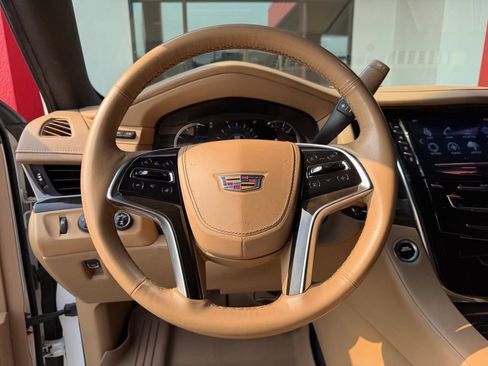 Used 2019 Cadillac Escalade ESV Platinum AWD/4WD image 17