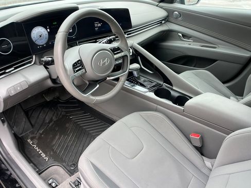 Used 2025 Hyundai Elantra SEL image 10