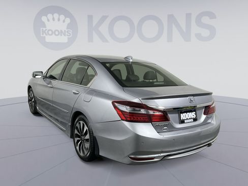 Used 2017 Honda Accord Touring image 4