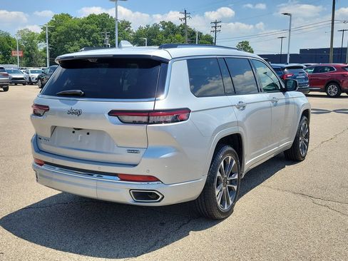 Used 2023 Jeep Grand Cherokee L Overland w/ Luxury Tech Group IV AWD/4WD image 4