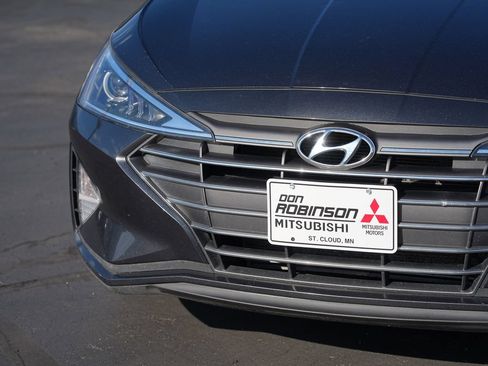 Used 2020 Hyundai Elantra SE FWD image 9