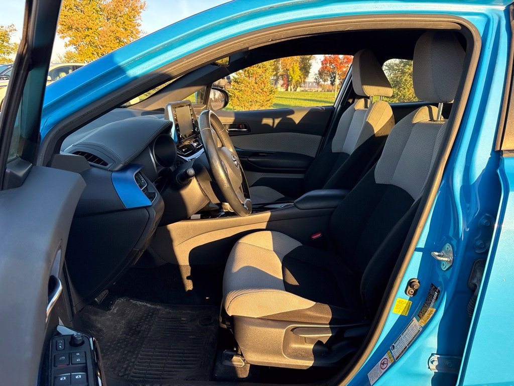 Used 2019 Toyota C-HR XLE FWD image 13
