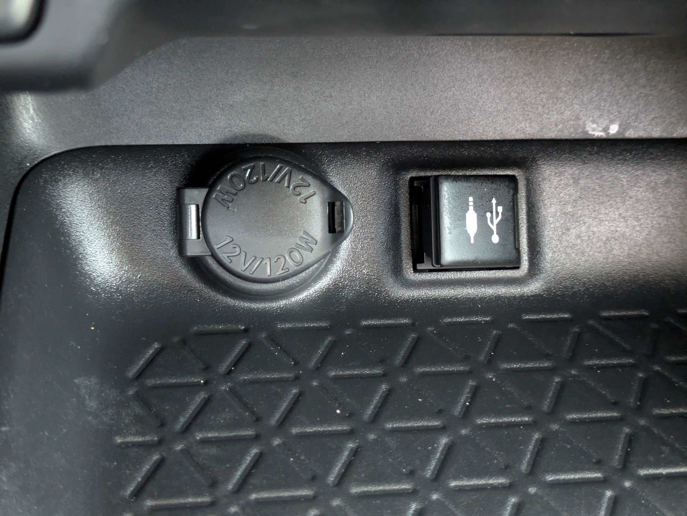 Used 2019 Toyota RAV4 LE w/ Protection Package AWD/4WD image 24