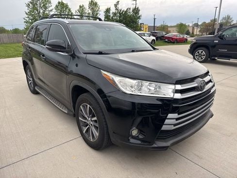 Used 2019 Toyota Highlander XLE image 4