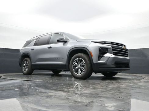 Used 2024 Chevrolet Traverse LT FWD image 34