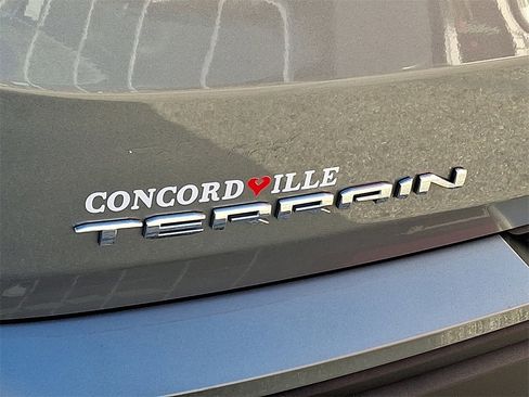 Used 2023 GMC Terrain SLE w/ Driver Convenience Package image 32