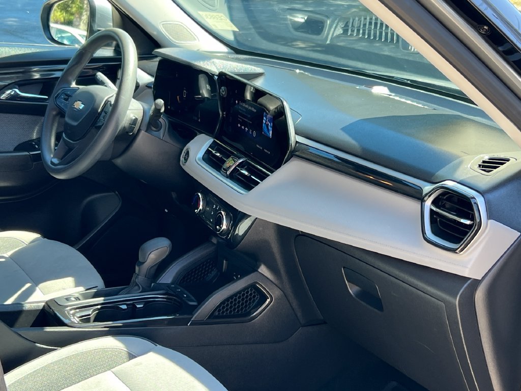 Used 2025 Chevrolet TrailBlazer LT FWD image 18