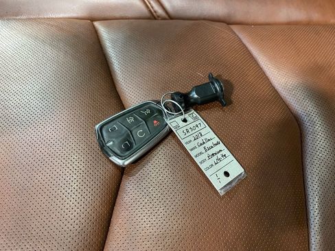 Used 2018 Cadillac Escalade Premium Luxury image 42