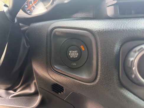 Used 2025 Jeep Wrangler Sport AWD/4WD image 30