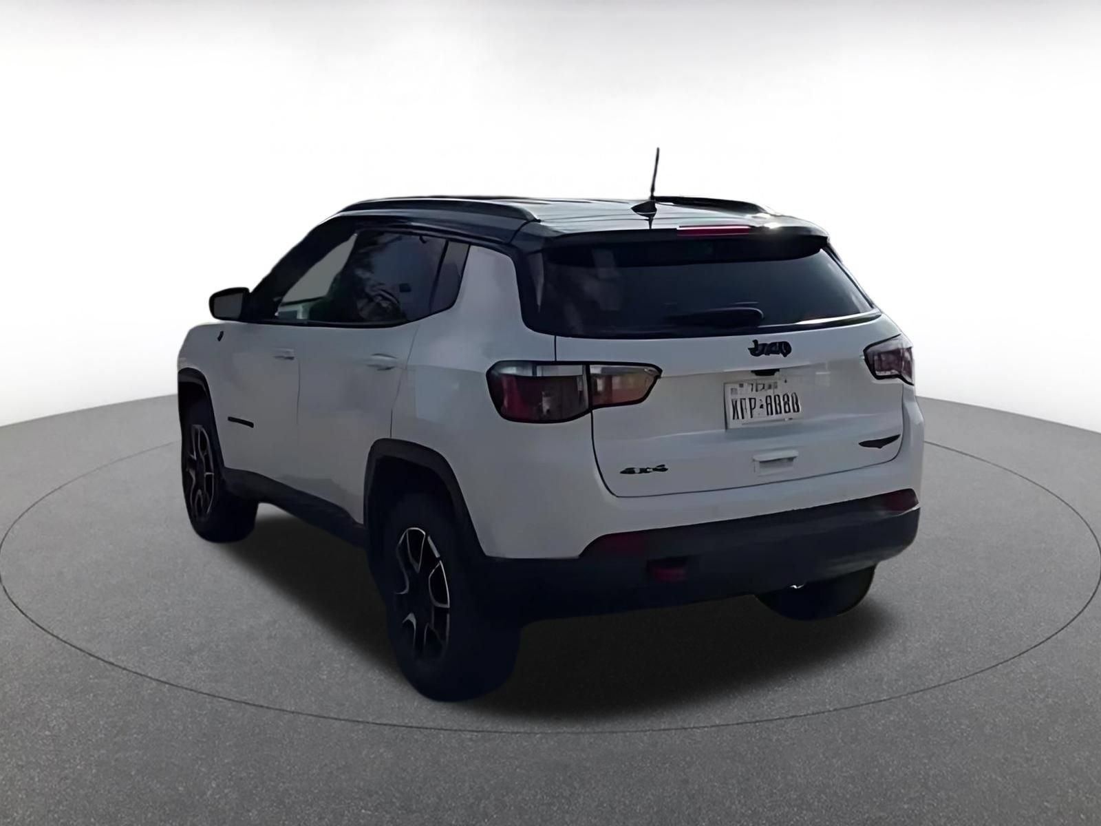 Used 2025 Jeep Compass Trailhawk AWD/4WD image 9