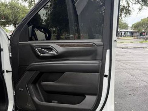Used 2021 Chevrolet Suburban LT RWD image 16