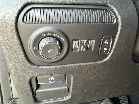 Used 2023 Jeep Wagoneer Series II AWD/4WD image 23