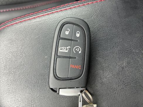 Used 2022 Jeep Cherokee Trailhawk w/ Comfort/Convenience Group image 30