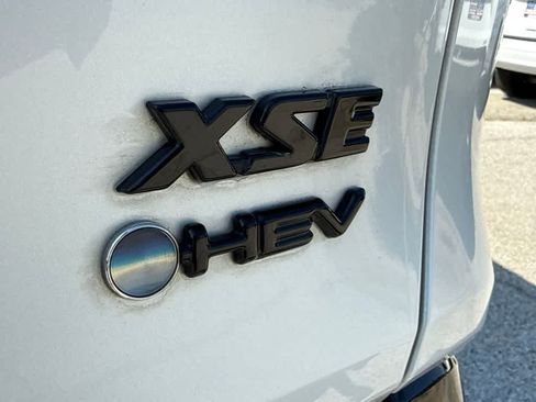 Used 2025 Toyota RAV4 XSE AWD/4WD image 9