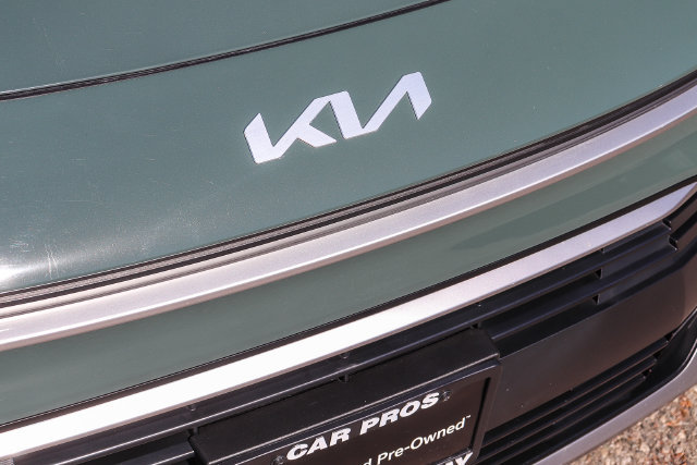 Certified 2025 Kia Niro EX FWD image 6