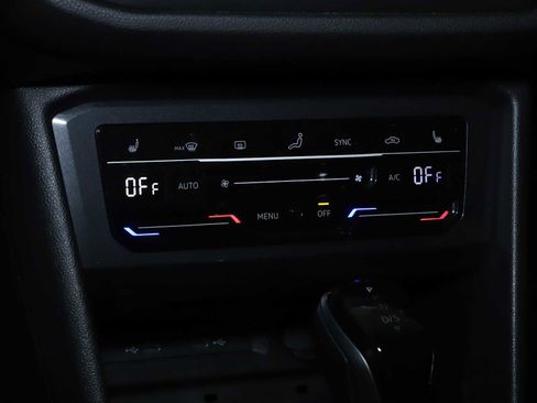 Certified 2024 Volkswagen Tiguan SE w/ Panoramic Sunroof Package AWD/4WD image 28