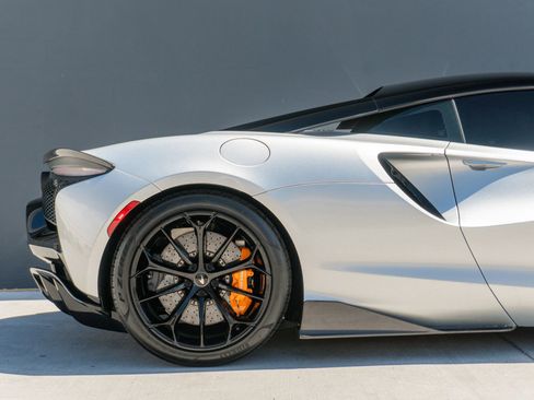 Used 2023 McLaren Artura RWD image 38