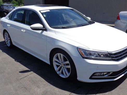 Used 2018 Volkswagen Passat 2.0T SE FWD image 8