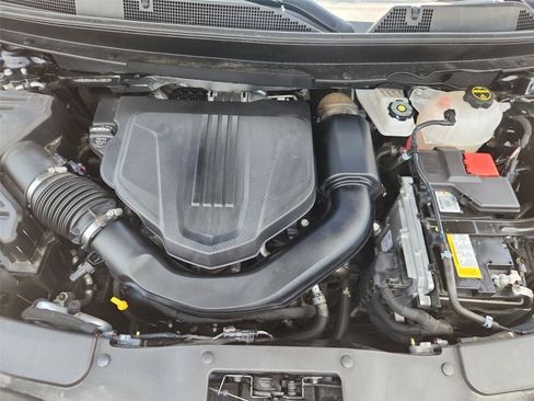 Used 2024 Chevrolet Traverse LT w/ Enhanced Driving Package FWD image 30