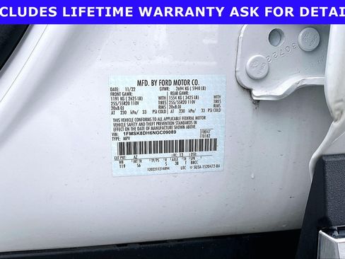 Used 2022 Ford Explorer XLT w/ Equipment Group 202A AWD/4WD image 31