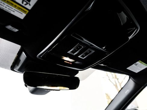 Used 2022 Land Rover Range Rover Velar R-Dynamic S image 30